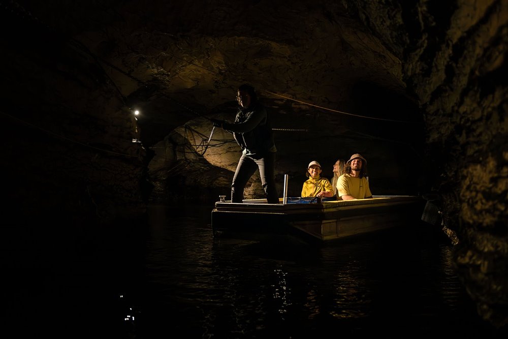 Te Anau Glowworm Caves,蒂阿瑙螢火蟲洞,紐西蘭螢火蟲洞,紐西蘭洞穴探險,蒂阿瑙景點,Te Anau景點推薦,紐西蘭南島景點,紐西蘭自然景點,紐西蘭親子景點,紐西蘭自由行推薦,南島自由行行程,Te Anau自由行,蒂阿瑙行程安排,紐西蘭必訪景點,RealNZ螢火蟲洞,蒂阿瑙船票,螢火蟲洞預約,紐西蘭夜間活動,紐西蘭旅遊推薦,紐西蘭浪漫行程